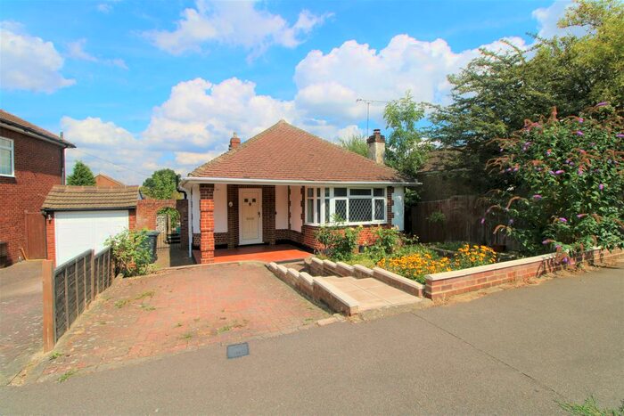 3 Bedroom Detached Bungalow To Rent In Sherwood Avenue, Potters Bar, EN6