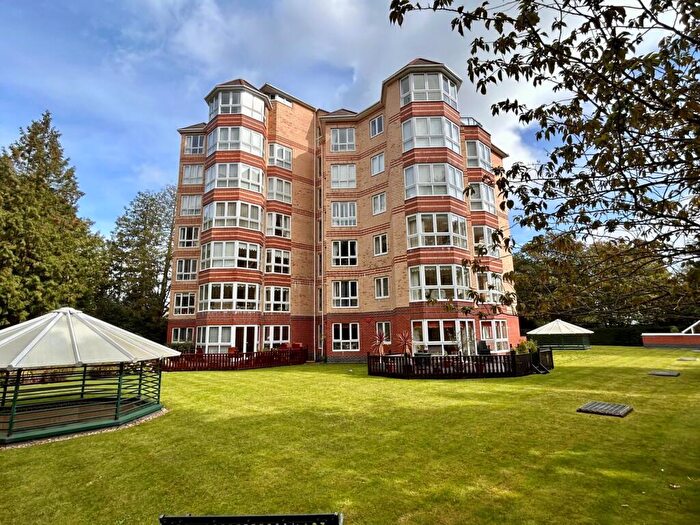 2 Bedroom Apartment For Sale In The Avenue, Branksome Park, BH13