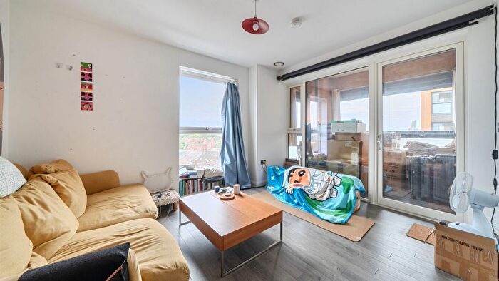 1 Bedroom Flat For Sale In Tidey Apartments, East Acton Lane, Acton, W3