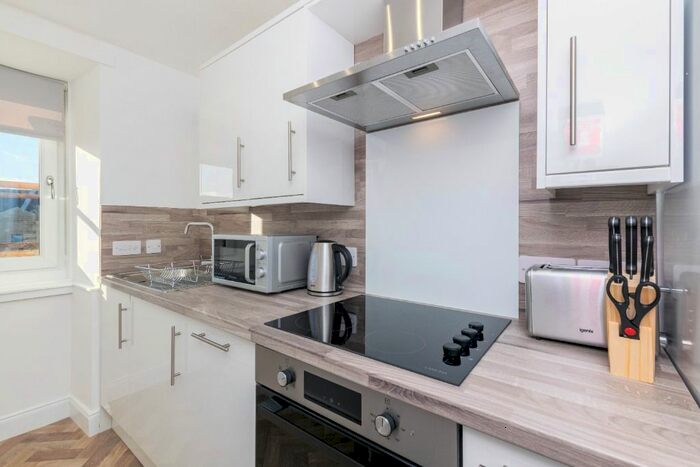 2 Bedroom Flat To Rent In Powrie Place, City Centre, Dundee, DD1