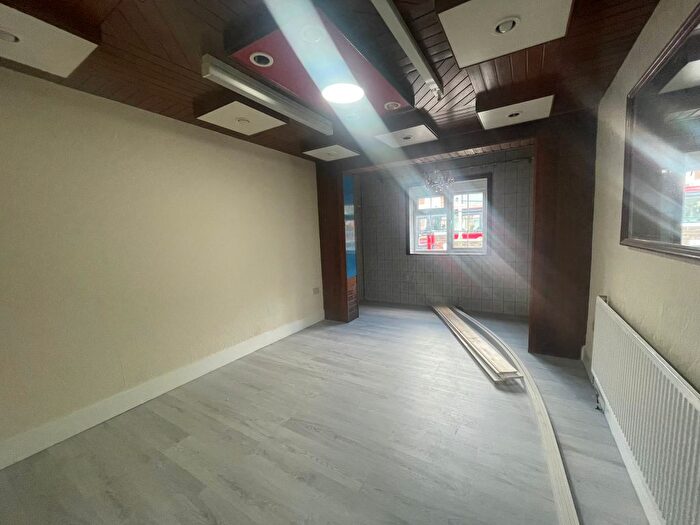 6 Bedroom Detached House To Rent In North Hyde Road, Hayes, UB3