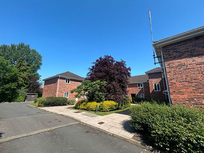 2 Bedroom Flat To Rent In Corinthian Court, Alcester, Warwickshire, B49