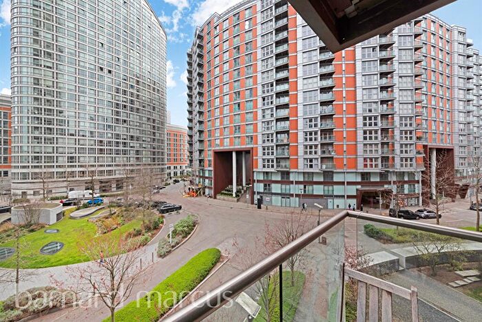 2 Bedroom Flat For Sale In Biscayne Avenue, London, E14
