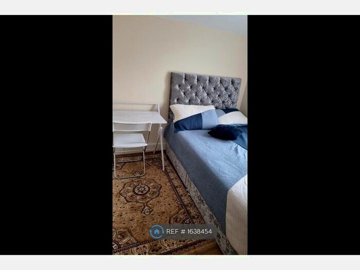 Studio To Rent In South Norwood, London, SE25