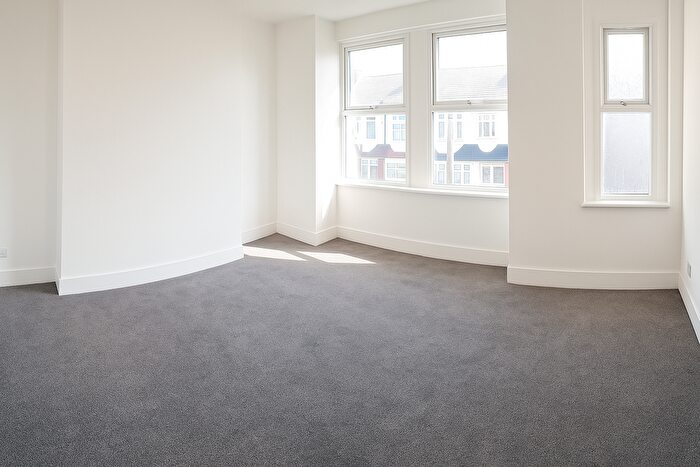 2 Bedroom Flat To Rent In Brantwood Road, London, N17