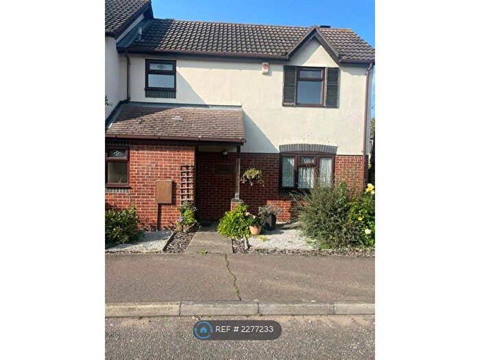 3 Bedroom Semi-Detached House To Rent In Farthingale Lane, Waltham Abbey, EN9