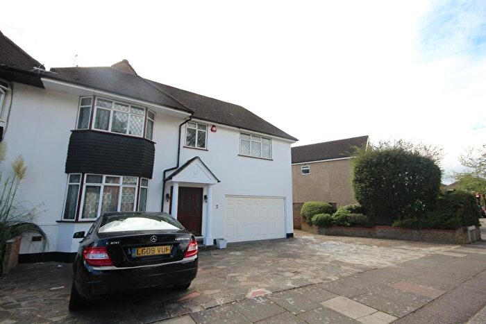 4 Bedroom Semi Detached House To Rent In Wyre Grove, Edgware, Middlesex, HA8