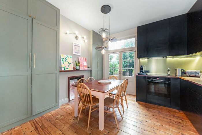 1 Bedroom Flat For Sale In Ewhurst Road, Brockey, SE4