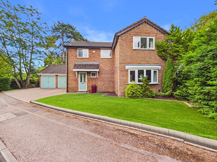4 Bedroom Detached House For Sale In Elmers Park, Bletchley, Milton Keynes, Buckinghamshire, MK3