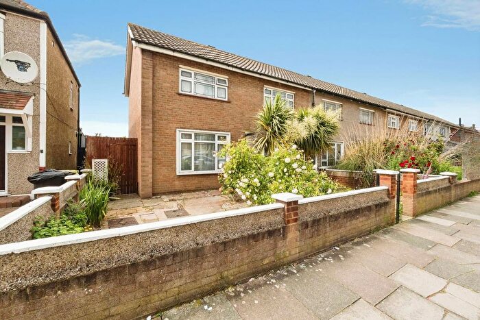 3 Bedroom End Terrace House For Sale In Harlow Road, Rainham, Essex, RM13