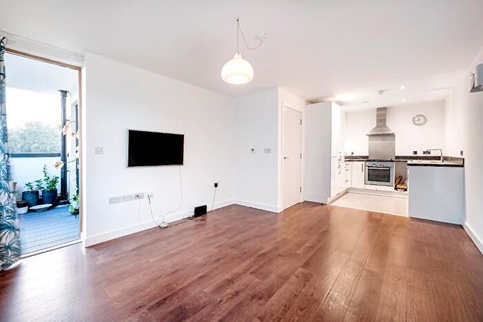 2 Bedroom Flat To Rent In Lloyds Row, Islington, London, EC1R