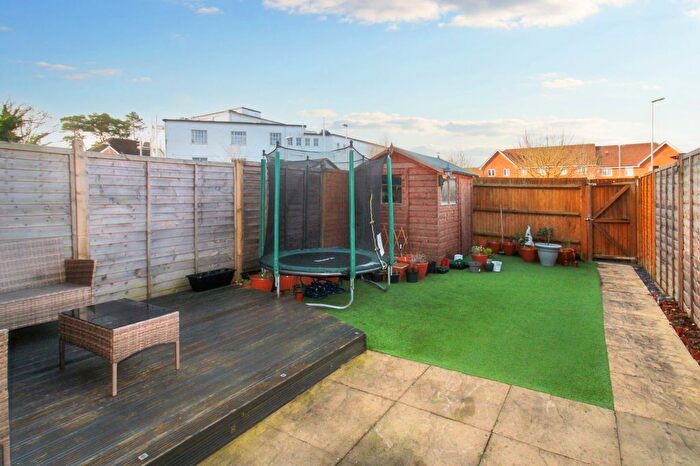 3 Bedroom Terraced House For Sale In Hornchurch Square, Farnborough, GU14