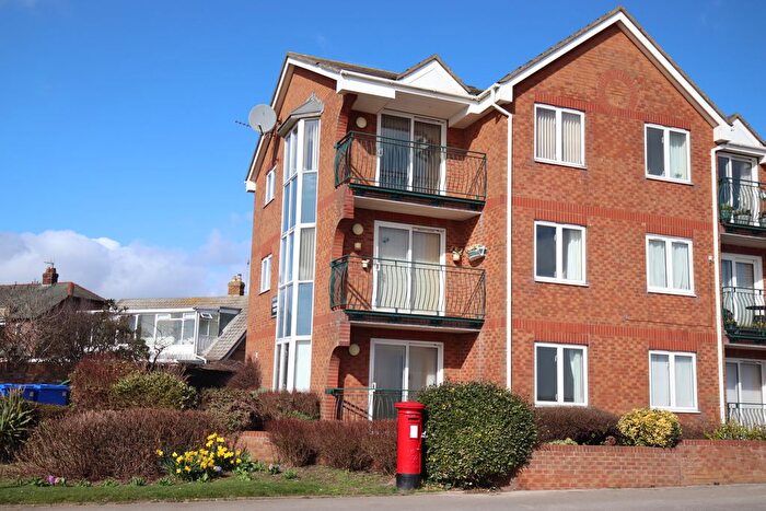 2 Bedroom Flat For Sale In North Marine Drive, Bridlington, YO15