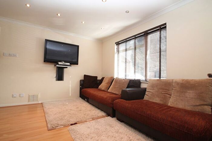 1 Bedroom End Of Terrace House To Rent In Nicholas Close, Greenford, UB6