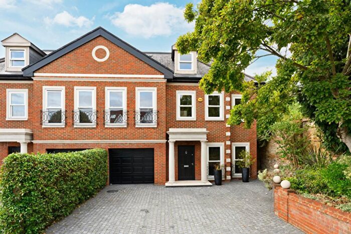 6 Bedroom Semi-Detached House To Rent In Warren Close, Esher, Surrey, KT10