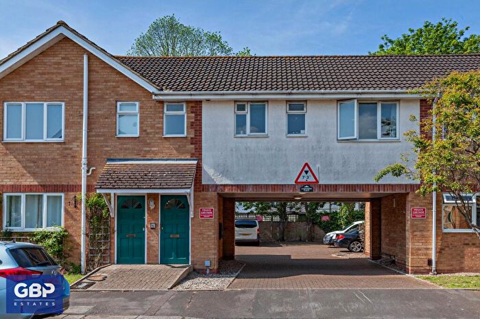 1 Bedroom Flat For Sale In Alexandra Road, Romford, RM1