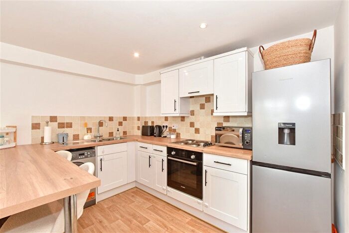 1 Bedroom Flat For Sale In Broadway, Totland Bay, Isle Of Wight, PO39
