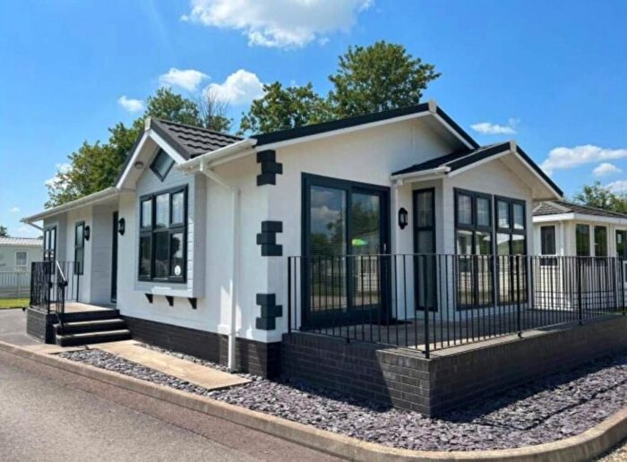 2 Bedroom Lodge For Sale In , Twyning, GL20
