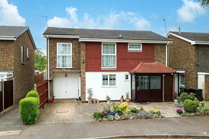 4 Bedroom Detached House For Sale In Claudian Place, St. Albans, AL3