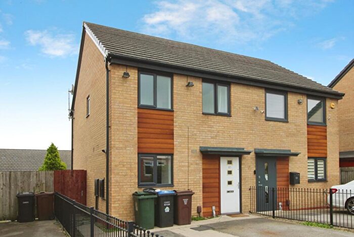 3 Bedroom Semi Detached House For Sale In Roundwood Avenue, Bradford, West Yorkshire, BD10