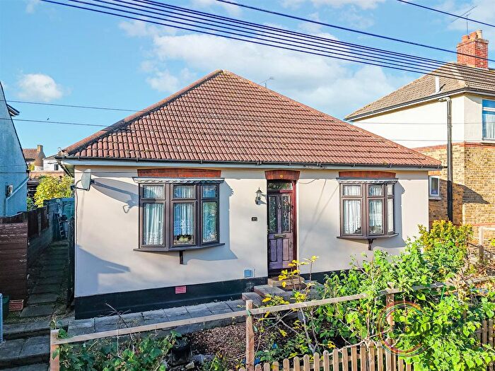 2 Bedroom Detached House For Sale In Milton Road, Grays, RM17