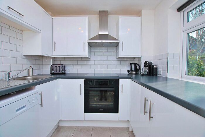 2 Bedroom Apartment To Rent In Chesham Road, Guildford, Surrey, GU1