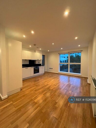 2 Bedroom Flat To Rent In Walbrook Court, Edgware, HA8