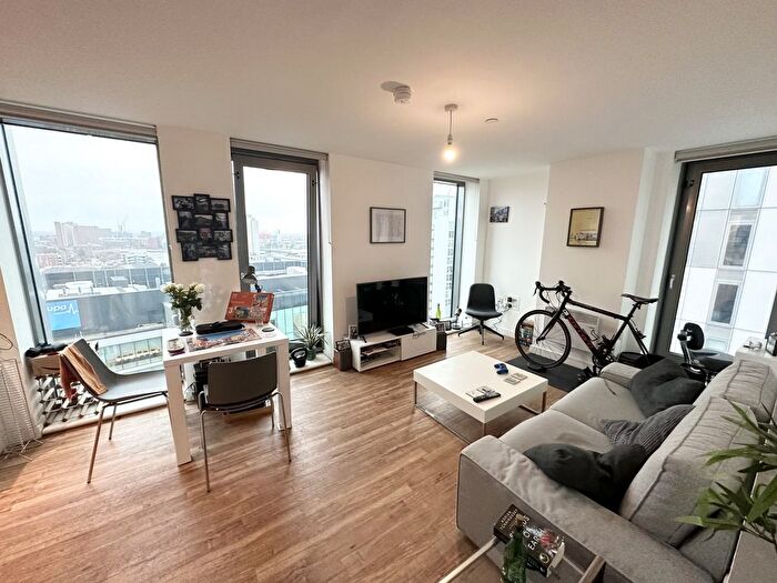 2 Bedroom Flat To Rent In Michigan Avenue, Salford, M50