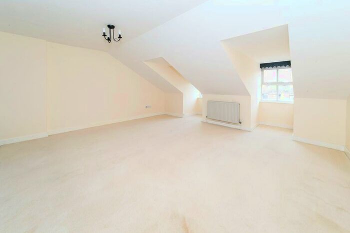 2 Bedroom Apartment To Rent In Charter Gate, Boltro Road, RH16