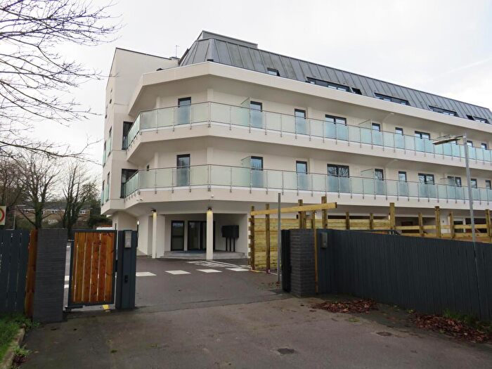 1 Bedroom Apartment To Rent In Russell Way, Three Bridges, Crawley, RH10