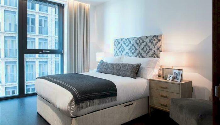2 Bedroom Apartment To Rent In Thornes House, London, SW11