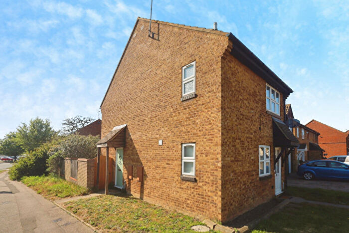 1 Bedroom Semi-Detached House For Sale In Frobisher Way, Southend-on-sea, SS3