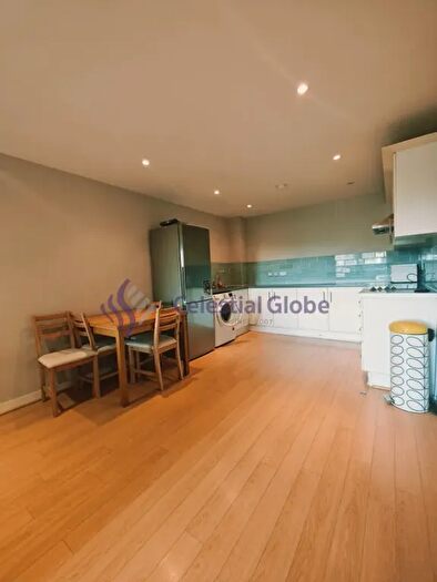 1 Bedroom Flat For Sale In Chapter Way, Colliers Wood, SW19