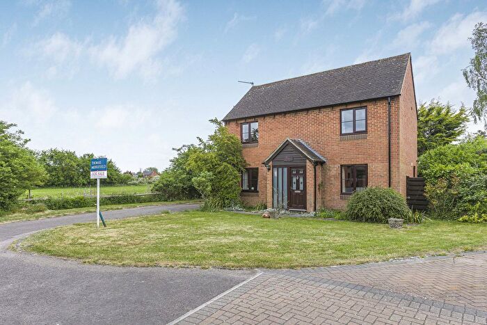 4 Bedroom Detached House For Sale In Brewer Close, Steventon, OX13