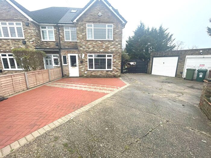 6 Bedroom Semi-Detached House To Rent In Hendon Way, Stanwell, Staines, TW19