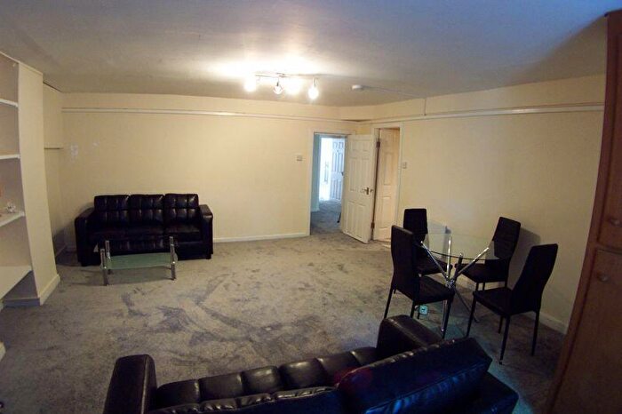2 Bedroom Flat To Rent In Bainbrigge Road, Leeds, LS6