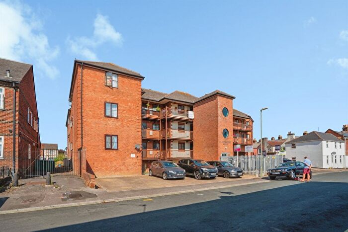 1 Bedroom Flat For Sale In Inverness Road, Gosport, PO12