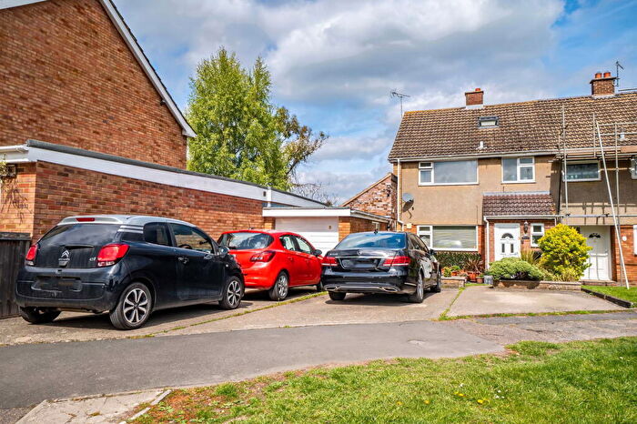 3 Bedroom Semi-Detached House For Sale In Whitehill Road, Barton-le-clay, MK45