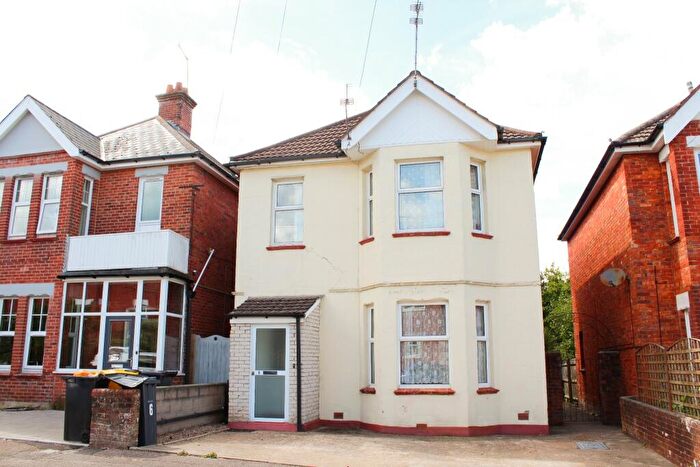 6 Bedroom Detached House To Rent In Frederica Rd Short Walk To Uni, BH9