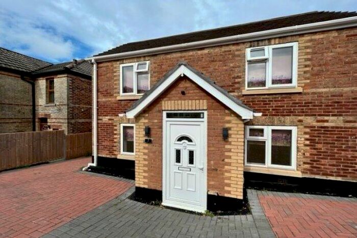 5 Bedroom Detached House To Rent In Sunnyhill Road, Poole, BH12