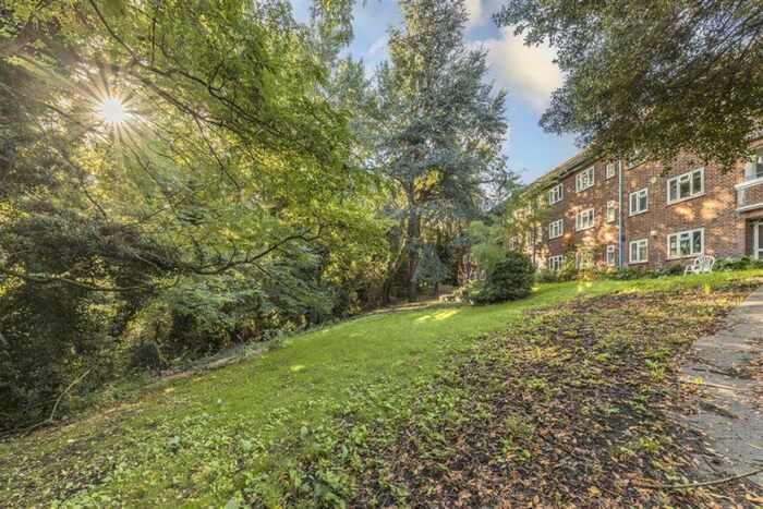 2 Bedroom Flat To Rent In Beaconsfield Close, Blackheath, SE3