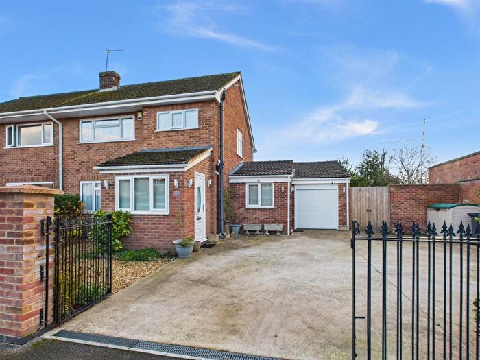 3 Bedroom Semi-Detached House For Sale In Barnwood Avenue, Gloucester, GL4