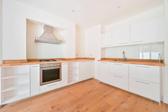 2 Bedroom Flat To Rent In Avonmore Road, Olympia, London, W14