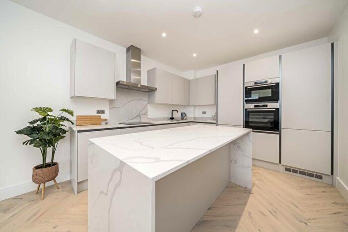 1 Bedroom Flat For Sale In Manorgate Road, Kingston Upon Thames, KT2