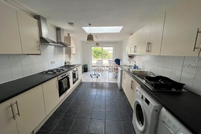 8 Bedroom Terraced House To Rent In Salisbury Road Cardiff, CF24