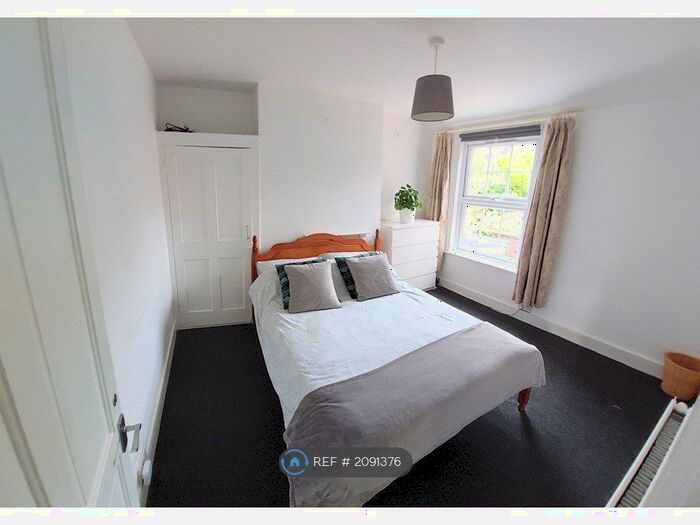 2 Bedroom Flat To Rent In Boundary Road, Newbury, RG14