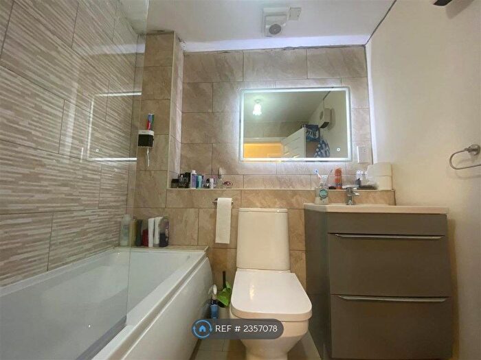 2 Bedroom Flat To Rent In St.Lawrence Quay, Salford Quays, M50