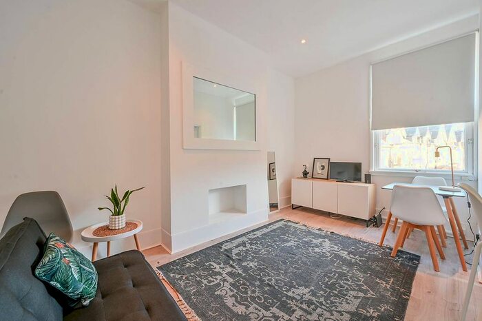 1 Bedroom Flat To Rent In Wellesley Road, Chiswick, London, W4