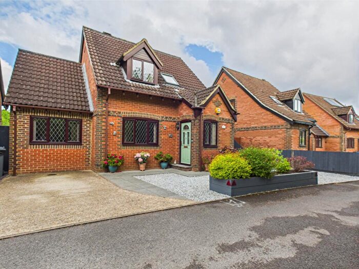 4 Bedroom Detached House For Sale In Beavers Close, Tadley, RG26