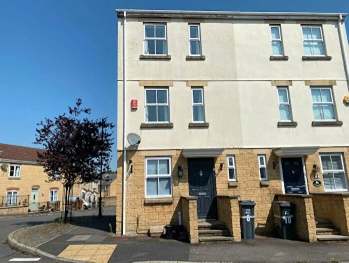 4 Bedroom Semi-Detached House To Rent In Henley Way, Frome, BA11